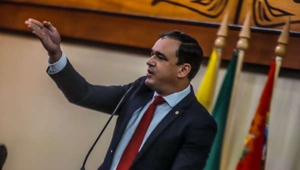 "Gladson despreza a nossa história, mas se apega às suas diárias", afirma Daniel Zen